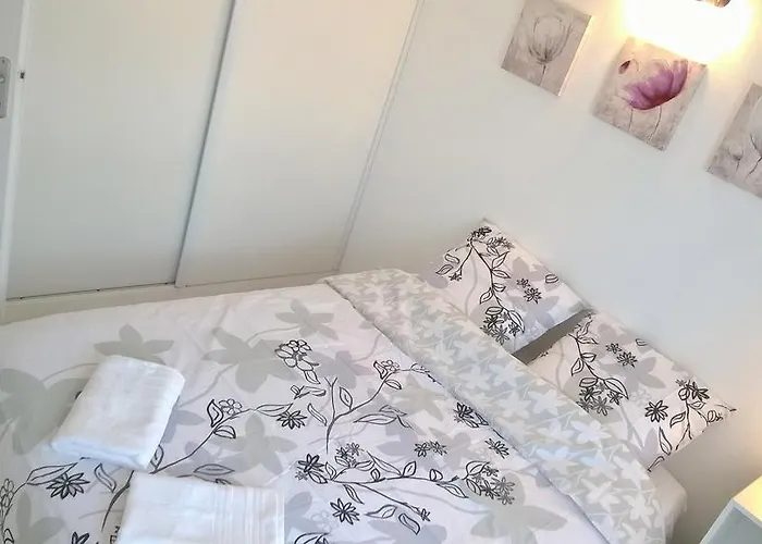 Clos Chantegrive شقة